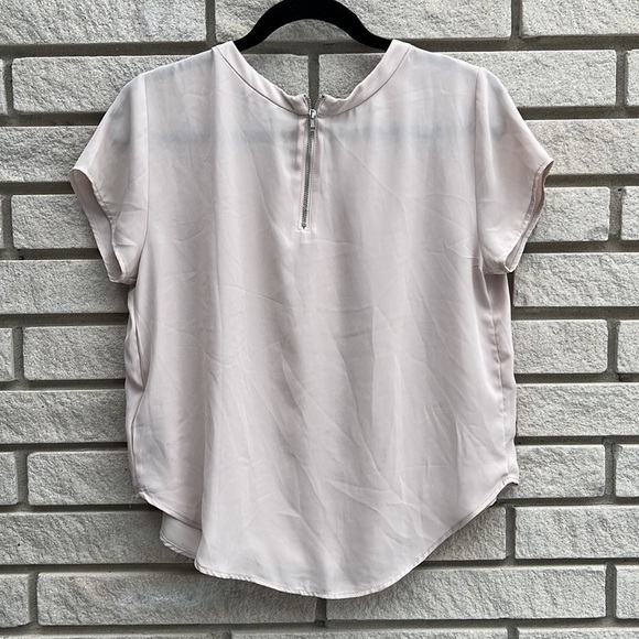 Guess Short Sleeve Blouse with Lace Panel Sz M - Picture 6 of 9